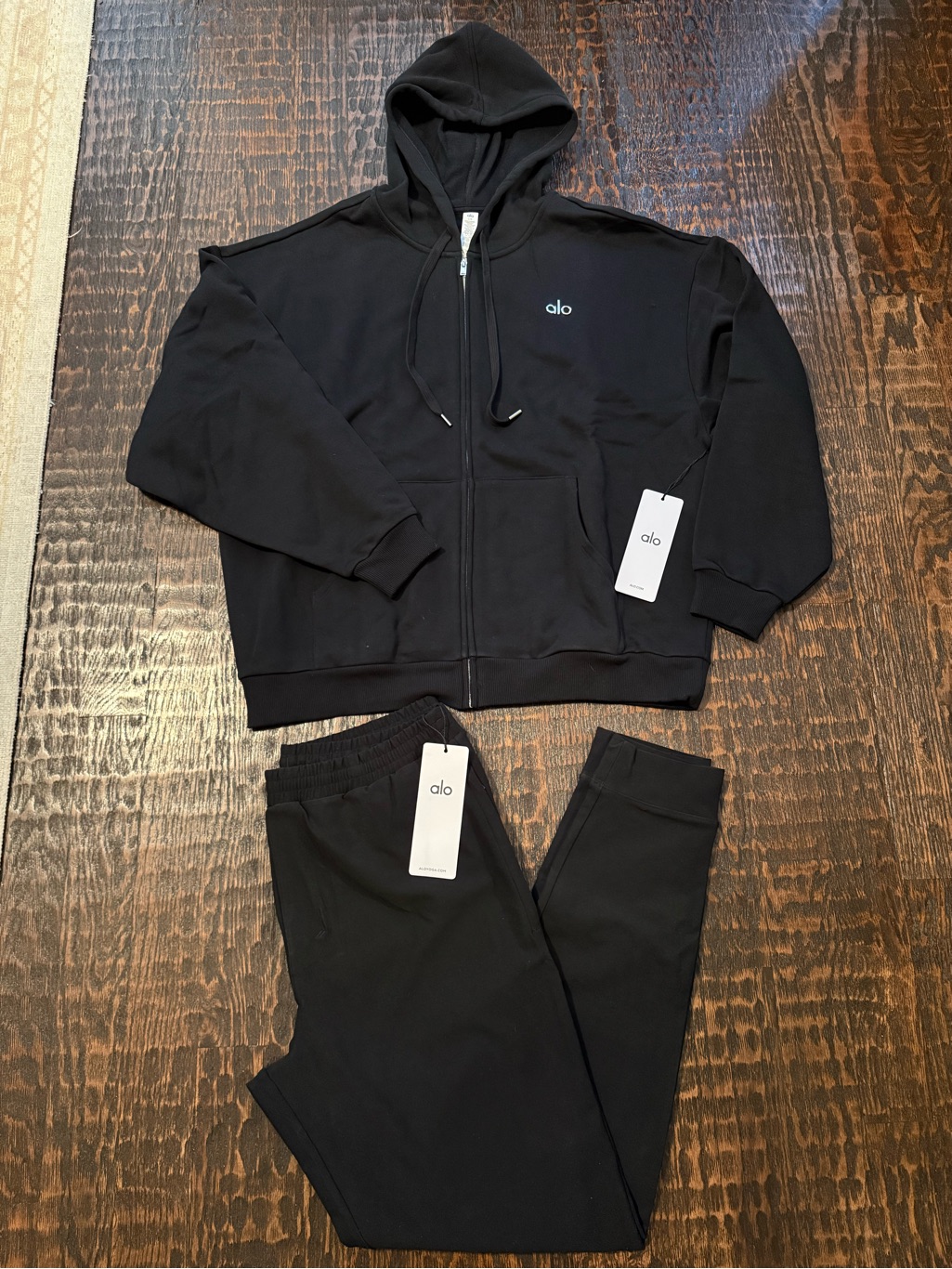 *New* Alo Men’s Size L Set